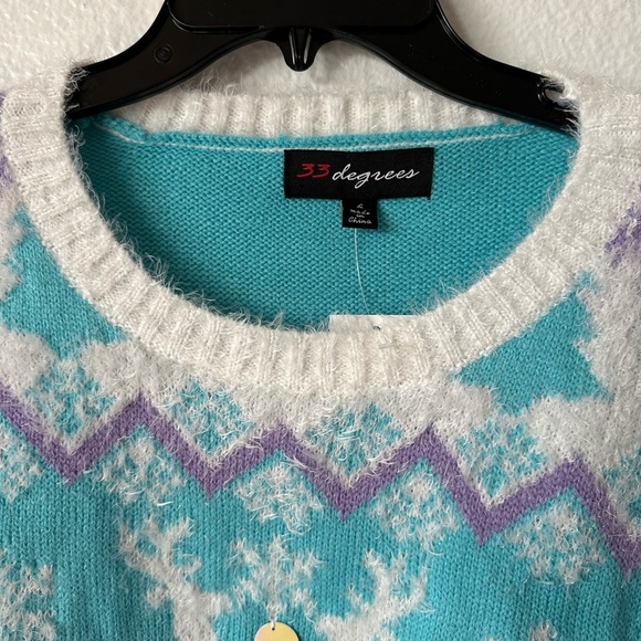 33 DEGREES Fuzzy Holiday Snowflakes Reindeer Large Scoop Crew Sweater BNWT - Picture 3 of 9